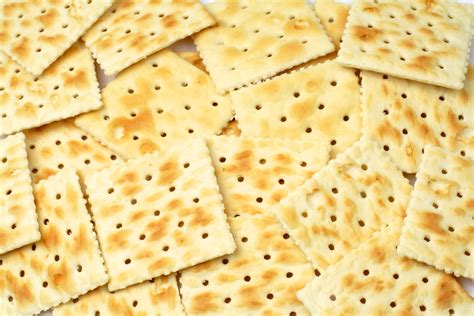 Are Water Crackers Healthy? A Crunchy Debate on Nutritional Value and Culinary Versatility