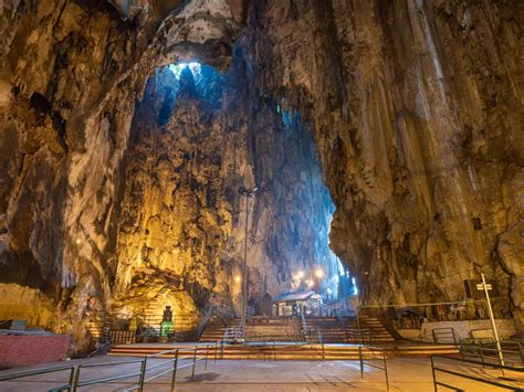  The Dragon of Batu Caves -  A Malaysian Folktale Unveiling the Nature of Courage and Curiosity!