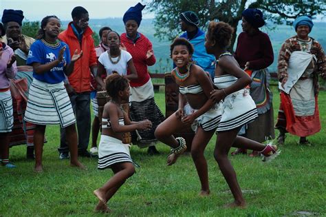  Xhosa Boy Who Danced With the Lions - Opowieść o odwadze i zrozumieniu dla przyrody!